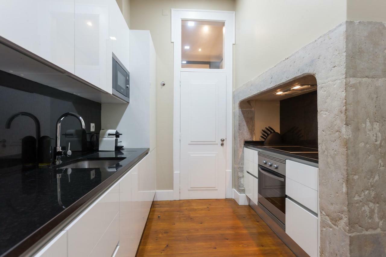 Baixa Vintage Three-Bedroom Apartment - By Lu Holidays Lisbon Bagian luar foto