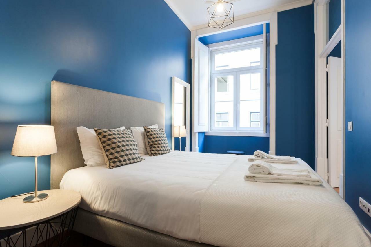 Baixa Vintage Three-Bedroom Apartment - By Lu Holidays Lisbon Bagian luar foto