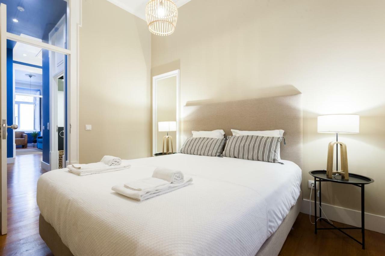 Baixa Vintage Three-Bedroom Apartment - By Lu Holidays Lisbon Bagian luar foto